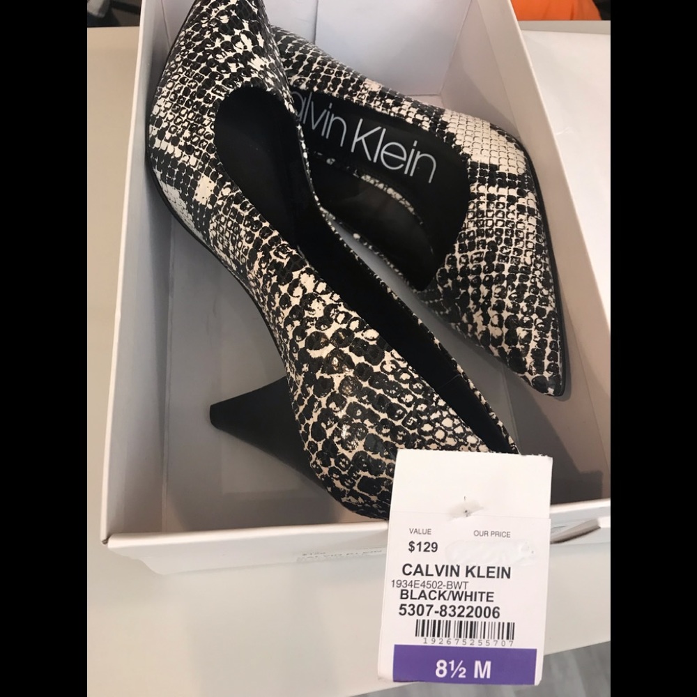 CALVIN KLEIN PUMPS SIZE 7 & 1/2 NEW - Picture 6 of 8